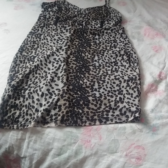 Brand new Guess dress - Picture 2 of 6